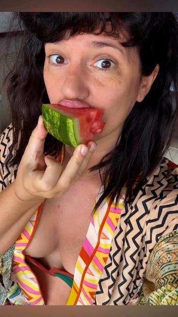 La actriz se lució degustando