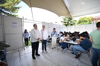 El rector Leonardo Lomelí acudió a la segunda jornada de examen de control de la UNAM