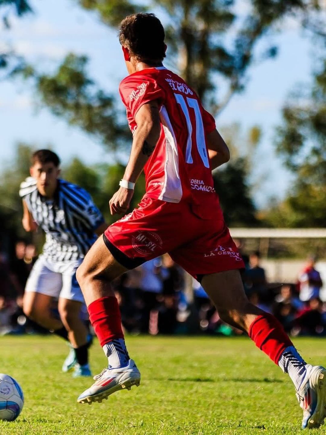 La formación futbolística de Sebastián Traverso incluyó pasos por Estudiantes de La Plata, River y Villa San Carlos, destacándose en torneos regionales