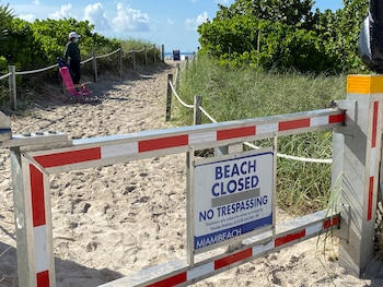 Las autoridades de Miami cerraron las playas durante las celebraciones del 4 de julio para evitar las aglomeraciones de personas. Foto: REUTERS