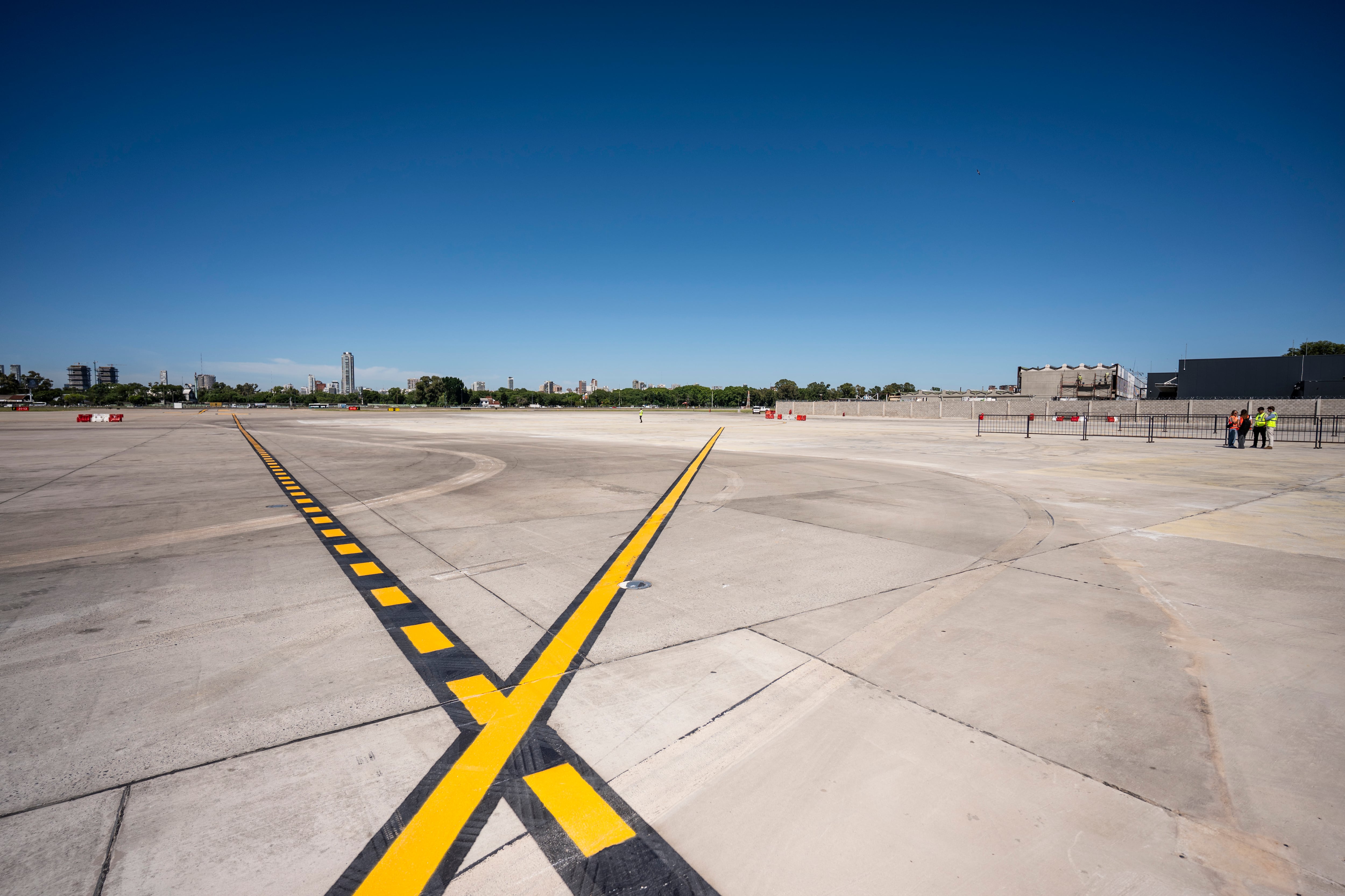 Durante los últimos dos días, entre el 50% y el 60% de los vuelos programados para la terminal metropolitana, tanto de cabotaje como internacionales, se trasladaron al Aeropuerto Internacional de Ezeiza