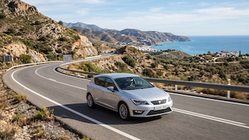 Europa prepara una nueva normativa con la que podrás conducir con marchas aunque te examines con un coche automático: solo necesitarás un curso de 7 horas