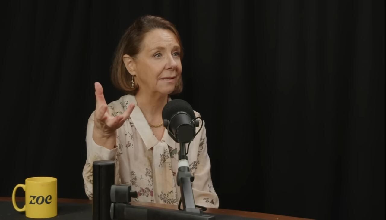 La Dra. Sabine Donnai advierte sobre la presencia de microplásticos en órganos humanos, incluido el cerebro (Captura de video: YouTube)