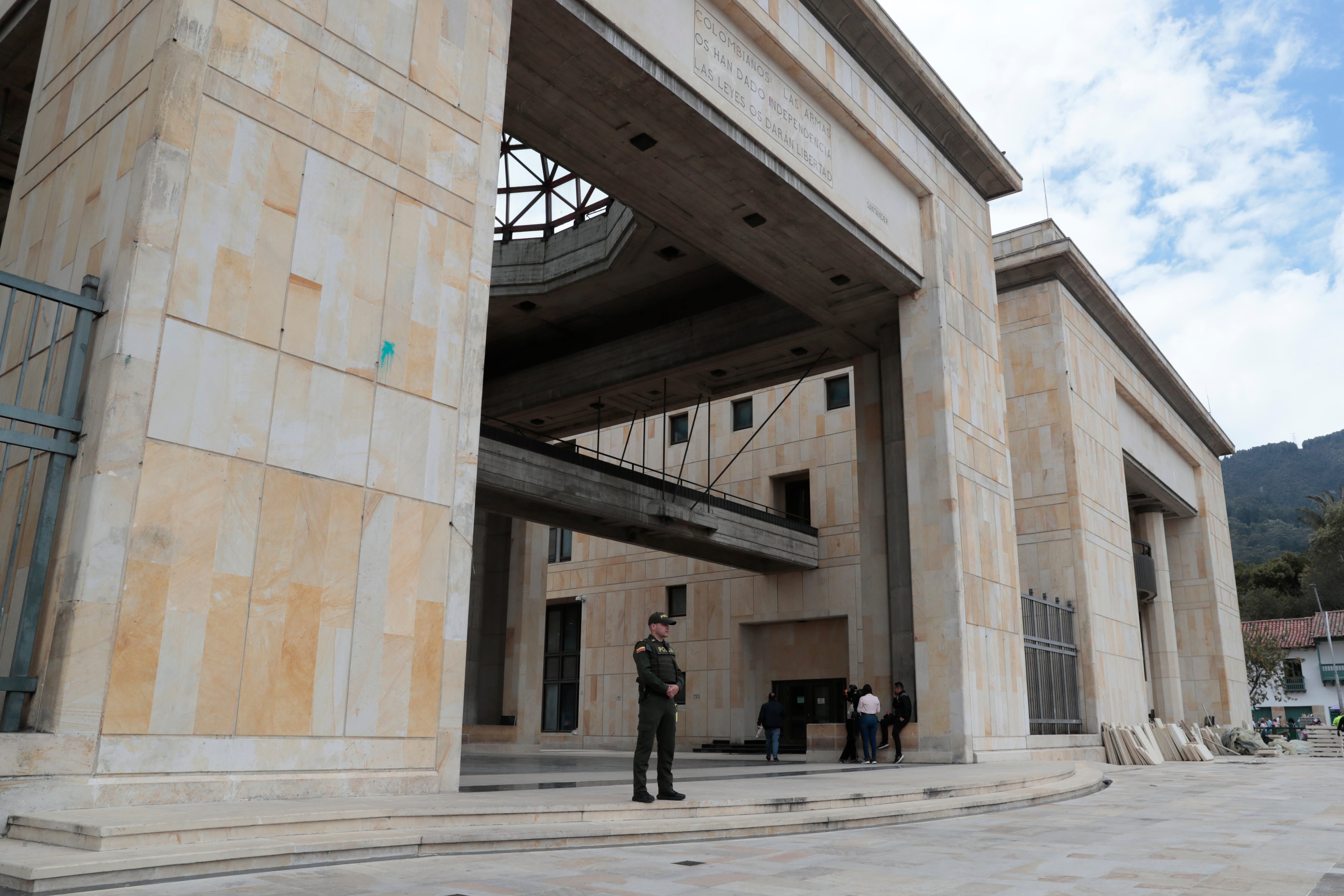 El tribunal determinó que no existieron pruebas de una omisión deliberada en los deberes de vigilancia del exmandatario sobre la obra del río Nechí - crédito Carlos Ortega/EFE