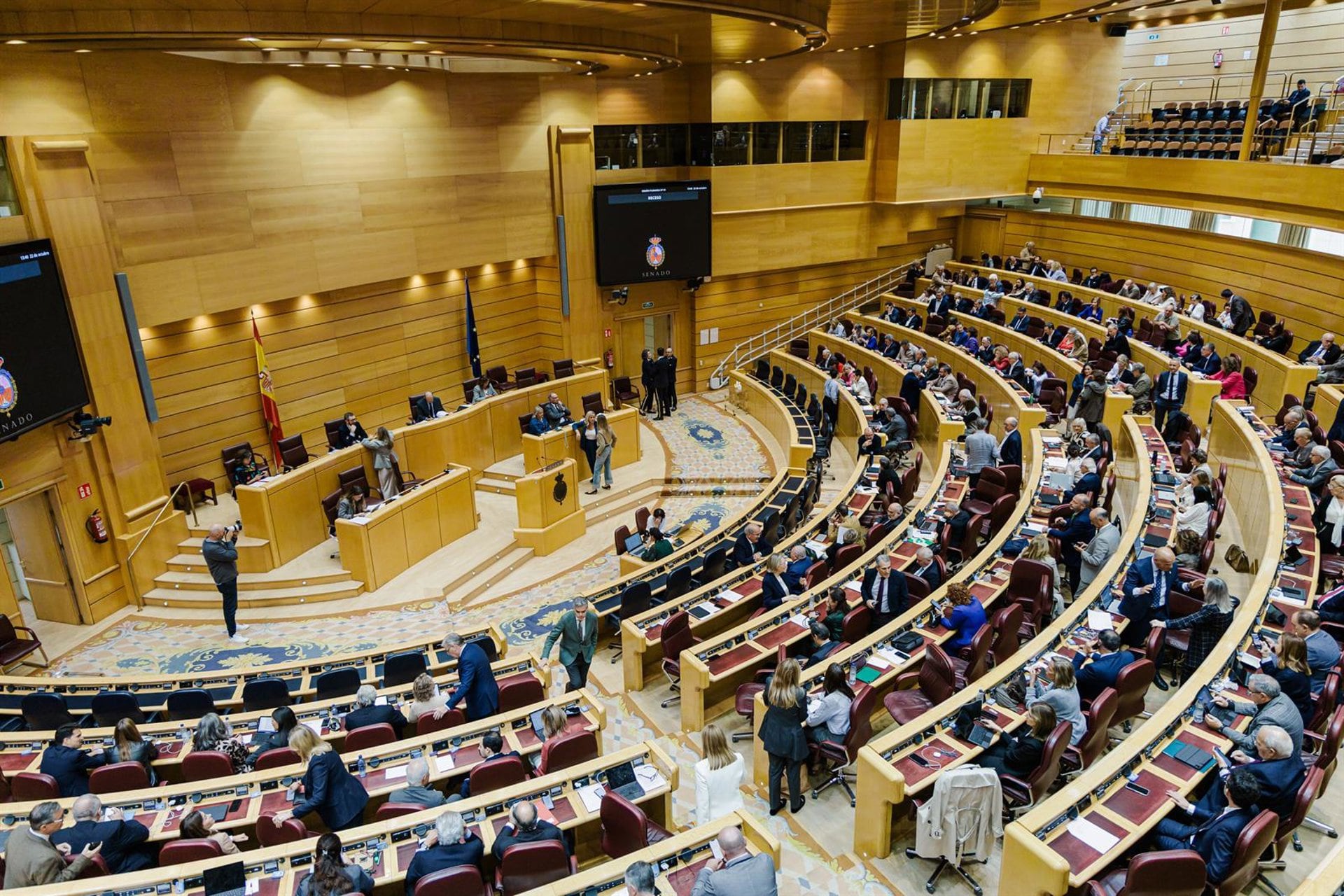 22/10/2025 Senadores durante una sesión plenaria, en el Senado, a 22 de octubre de 2025, en Madrid (España). El pleno debate la propuesta del Grupo Popular para plantear un conflicto de atribuciones con el Gobierno por no haber presentado los Presupuestos Generales del Estado de 2026, conforme al artículo 134 de la Constitución. Además, se discuten mociones sobre una política migratoria ordenada, la mejora del trabajo autónomo y la defensa del derecho de las mujeres a la interrupción voluntaria del embarazo.POLITICA Carlos Luján - Europa Press
