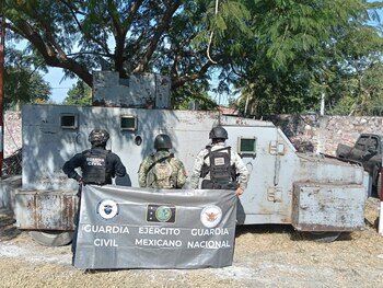 Vehículo hallado en Apatzingán
(X/@SSeguridad_Mich)