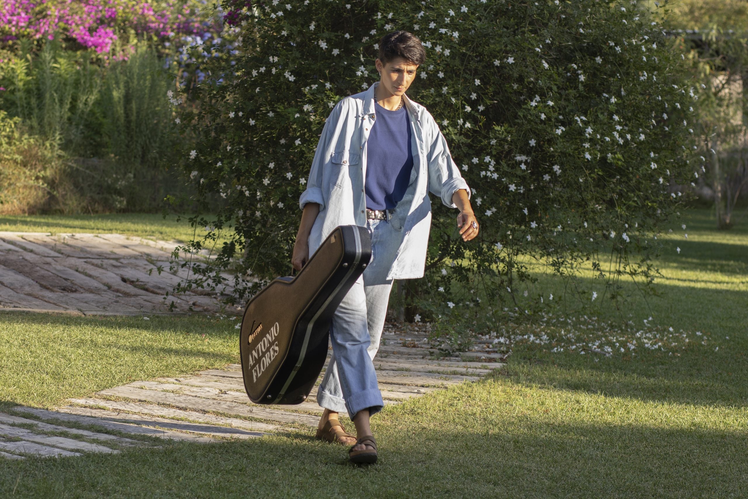 Alba Flores, en 'Flores para Antonio'. (Concha de la Rosa/Movistar Plus+)