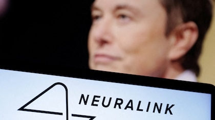 Buscan voluntarios para prueba de dispositivo cerebral en Neuralink, la empresa de Elon Musk