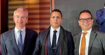 En la mitad, Ómar Hernández