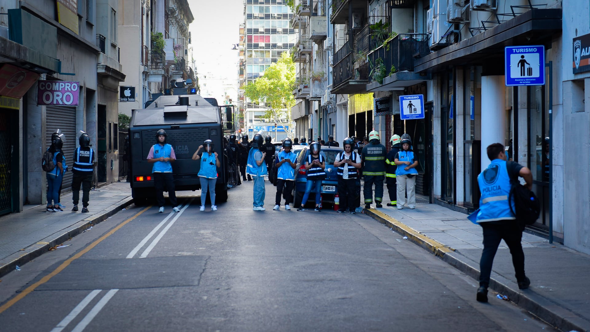 Importante operativo en las arterias laterales en la zona del Congreso (Gustavo Gavotti)
