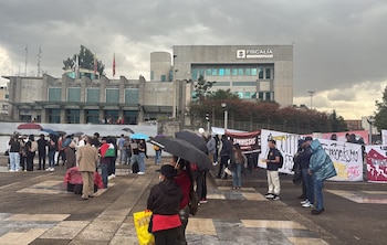 La mañana del viernes 25 de septiembre de 2026 se llevó a cabo plantón en el búnker de la Fiscalía por parte de familiares, allegados y miembros de lc comunidad afro en Bogotá para rechazar la muerte de Donovan Balanta Paz - crédito @LinaGarciaSi/X