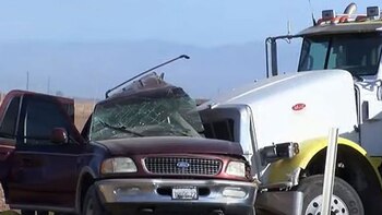 accidente auto camion california