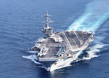 El USS George Washington aparece en la fotografía durante el ejercicio trilateral Freedom Edge entre Estados Unidos, Japón y Corea del Sur en el Mar de China Oriental, al sur de la península coreana y al oeste de las islas principales de Japón, el 14 de noviembre de 2024 (REUTERS/Kim Kyung-Hoon)