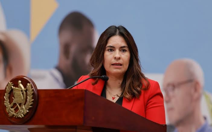La exviceministra de Gobernación Claudia Palencia queda ligada a proceso por usurpación tras la fuga de reos de Fraijanes II en Guatemala