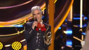 Alejandro Fernández interpretó su más