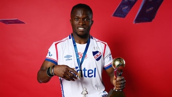 ¿Cómo juega Christian Ebere, estrella