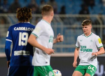 André Carrillo (izquierda) no pudo