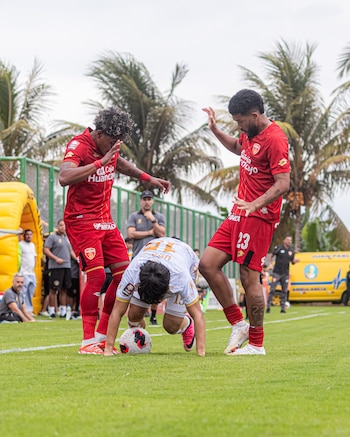 Partido muy disputado en el Complejo Deportivo Chongoyape.