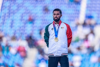 La delegación mexicana presentó una protesta formal y la organización revocó la sanción para devolverle la medalla de oro a Herrera. (X/ @COM_Mexico)