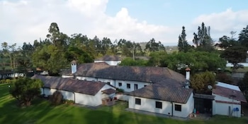 La Hacienda Canoas, otrora cuartel de la 'guerrilla de Los Mochuelos', hoy preserva la historia entre sus extensas tierras - crédito Kevin Bolaños/YouTube