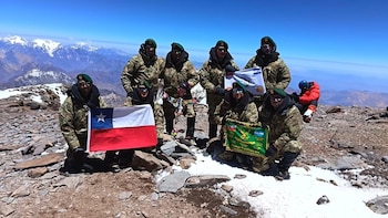 Militares de Chile posan con