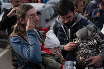 Un matrimonio con sus dos