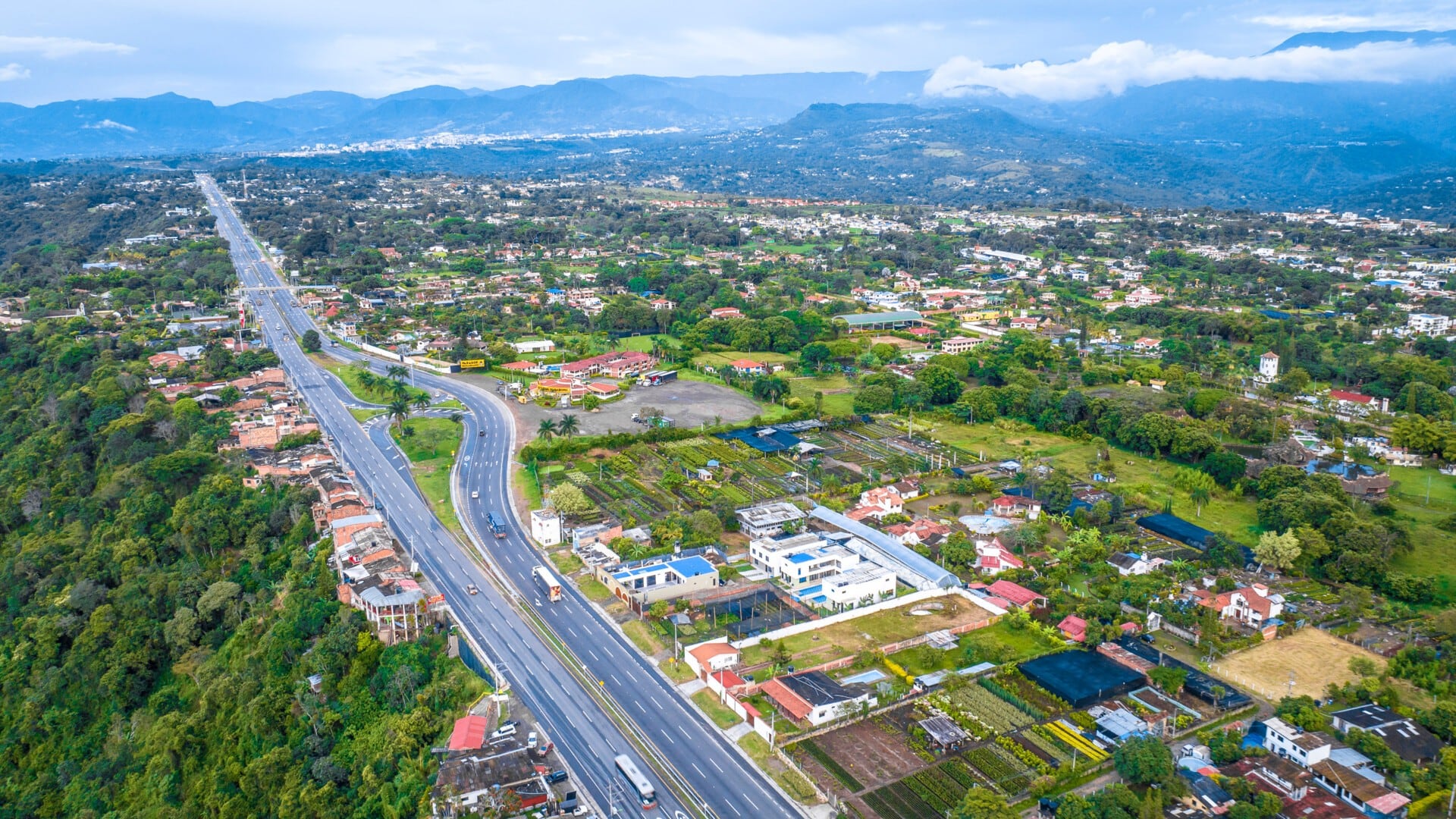 Nuevas cámaras y paneles instalados a lo largo de la carretera permiten una respuesta más rápida ante emergencias y cambios en la movilidad. - crédito Vía Sumapaz