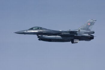 Un avión de combate F16