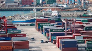 Comercio latinoamericano alcanza $1,2 billones en 2025, pero persisten riesgos de dependencia económica