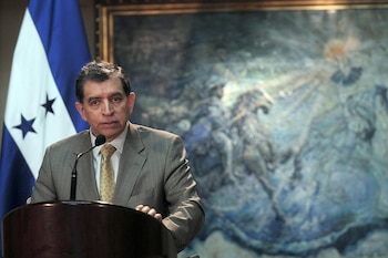 Fotografía de archivo que muestra al excanciller hondureño Carlos López Contreras durante una rueda de prensa en la Casa Presidencial en Tegucigalpa (Honduras). (EFE/ Gustavo Amador)