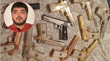 Pistolas doradas, rifles y miles de dólares: las imágenes de la vida de “Carlitos Rugrats” presentadas por EEUU