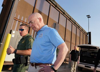 El Secretario de Seguridad Nacional,