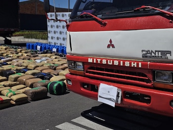 Las autoridades continúan en la