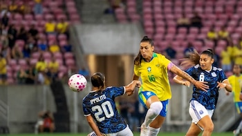 La selección argentina femenina logró un heroico empate 2-2 frente a Brasil: aguantó más de media hora con una jugadora menos