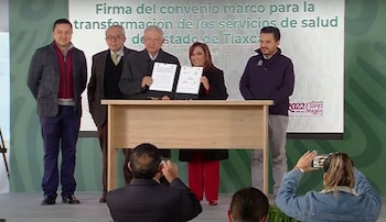 Firma acuerdo de salud durante