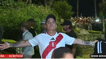 Robbie Williams mostró una camiseta de Perú con su apellido antes de despedirse de sus seguidores. Latina Noticias
