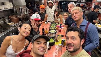 La parada obligatoria del elenco de Street Fighter en su visita a México: no se resistieron a los famosos tacos