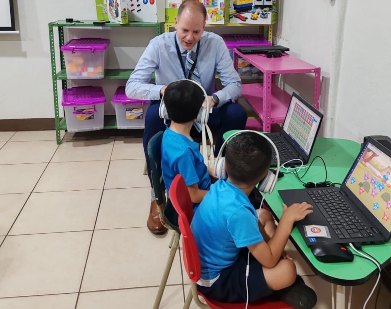 Las escuelas de primaria en Costa Rica promedian 17 alumnos por grado, frente a la media de 34 estudiantes registrada en los países de la OCDE. (Foto: MEP)