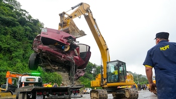 Impactantes imágenes del fatal accidente vehicular que dejó cuatro fallecidos en Los Chorros, El Salvador