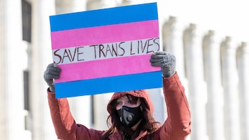 El Supremo de EEUU mantiene el tratamiento hormonal para reclusos transgénero en un nuevo revés a Trump