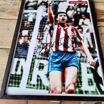 Enzo Ferrero con la camiseta