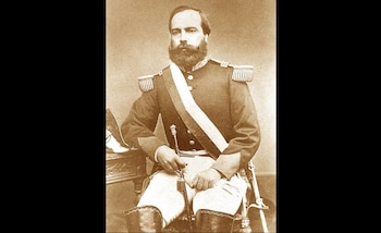 Presionado por conflictos y rebeliones,