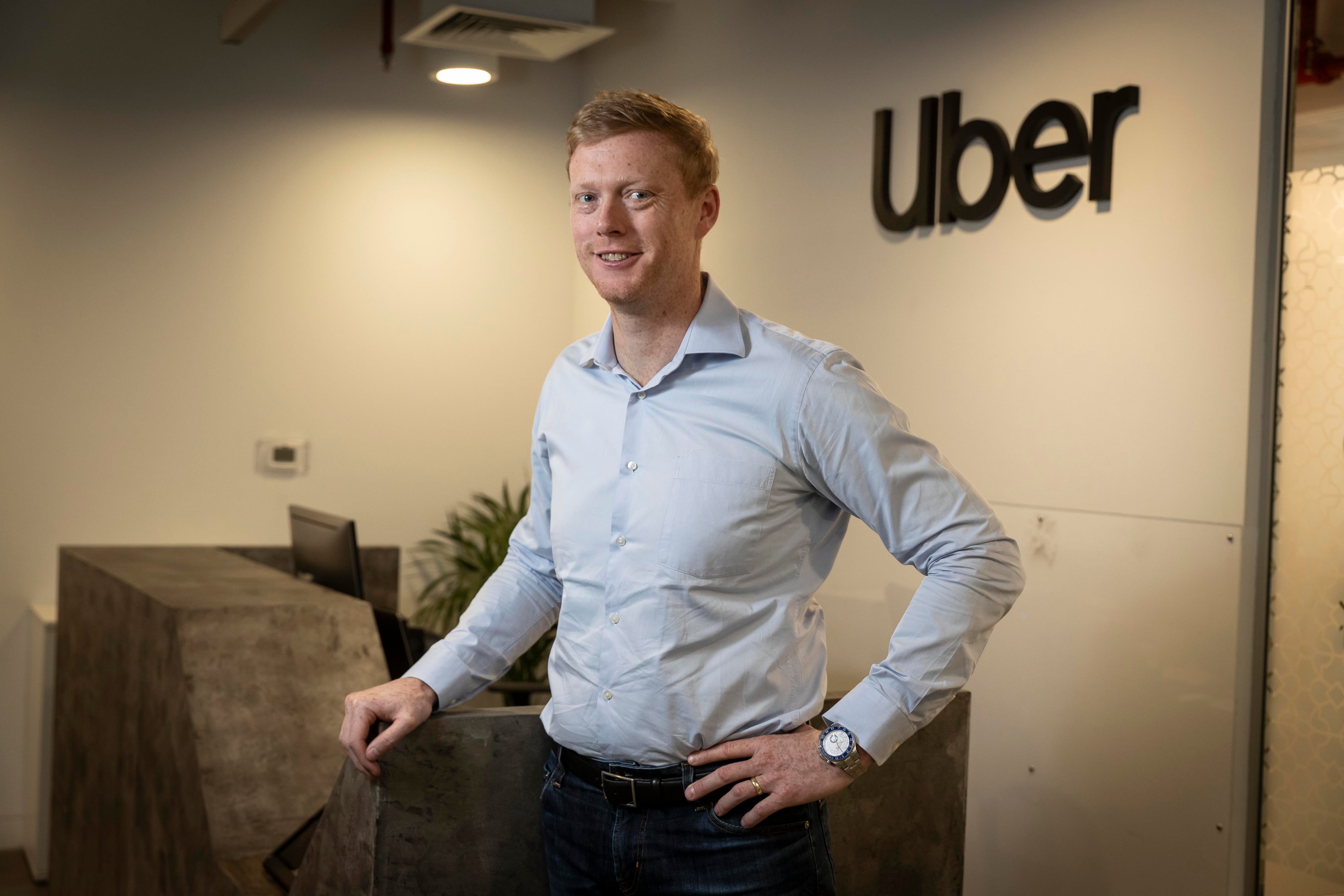 Andrew Macdonald, director de operaciones de Uber, detalla una desconexión entre el consumo de tokens de IA y mejoras tangibles para la experiencia del cliente (Antonie Robertson/The National)