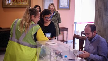 Constituidas el 95,7% de las mesas electorales en Andalucía a las 09.00 horas