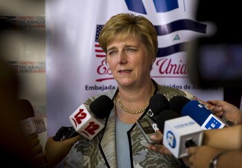 La embajadora de Estados Unidos