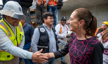 La presidenta supervisó los avances en la construcción de unidades médicas en Quintana Roo.
Crédito: @Claudiashein