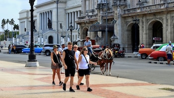 El turismo a Cuba cayó más del 55% en 2026 y crece la presión contra el régimen por la crisis humanitaria en la isla