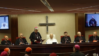 El Papa y los obispos hablan de unidad, comunión y compartir en un almuerzo "entrañable" con platos ligeros