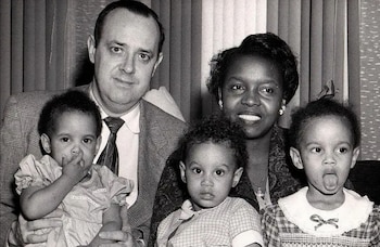 La familia Roberts posa en