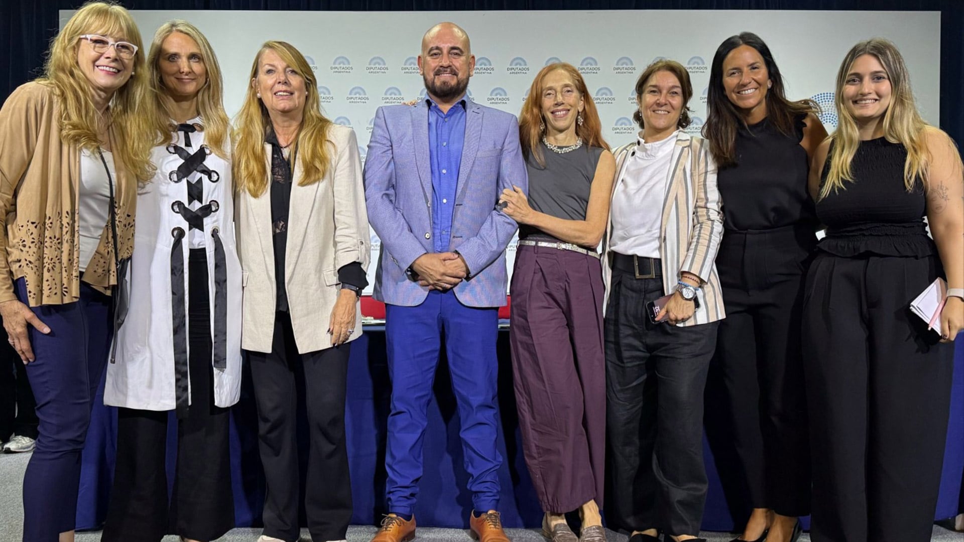 Ethel Zulli (presidenta Diagonal Asociación civil), Gabriela Brower de Konin (diputada), Alejandra Torres (diputada), Adrián Barreto (responsable de Alianzas Diagonal Asociación Civil), Flora Proverbio (consultora experta en Economía Plateada), María Mercedes Ansotegui, (Gobernanza Democrática en PNUD) Natalia Rubio, Noelia Traktman (asesora en la Honorable Cámara de Diputados de la Nación)